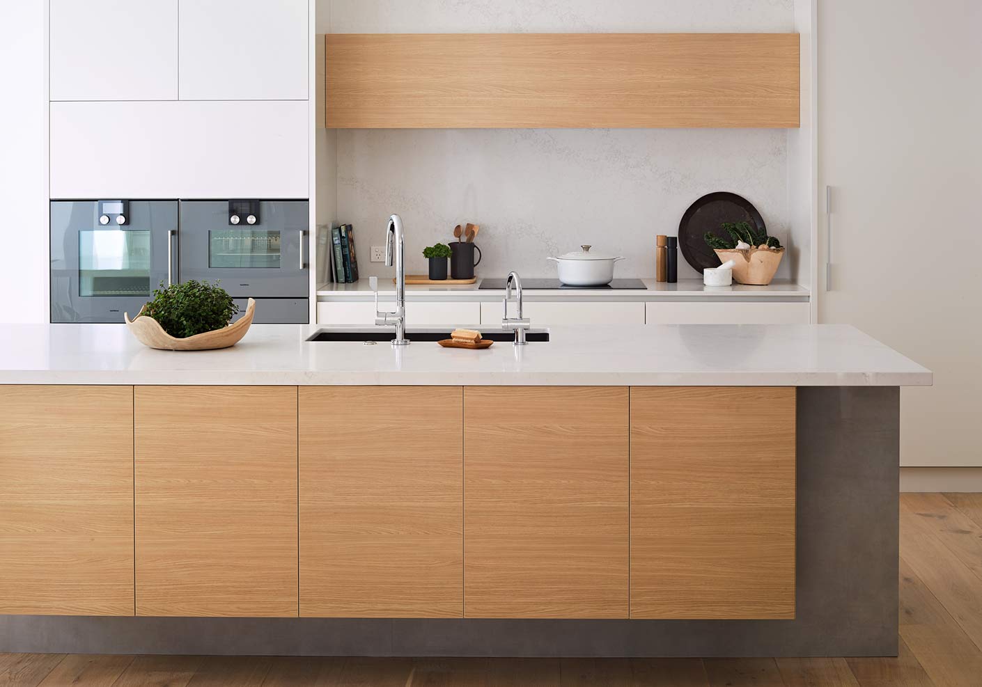 caesarstone-and-melteca-warm-kitchen